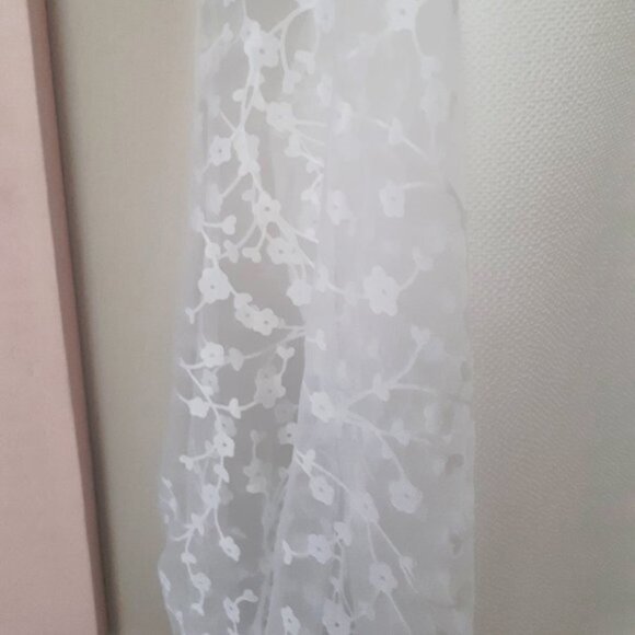 EUC Zara white sweatshirt top w/ sheer floral print sleeves, XS - Picture 14 of 16